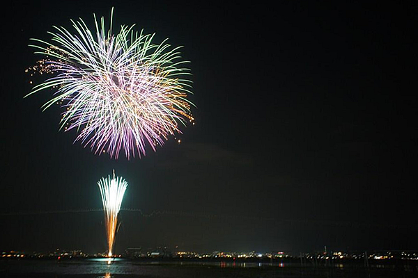 諏訪湖祭湖上花火大会とは違う趣の花火を楽しめる！